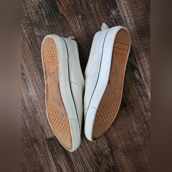 Women's Universal Threads Sneakers Size Eight - Picture 2 of 2